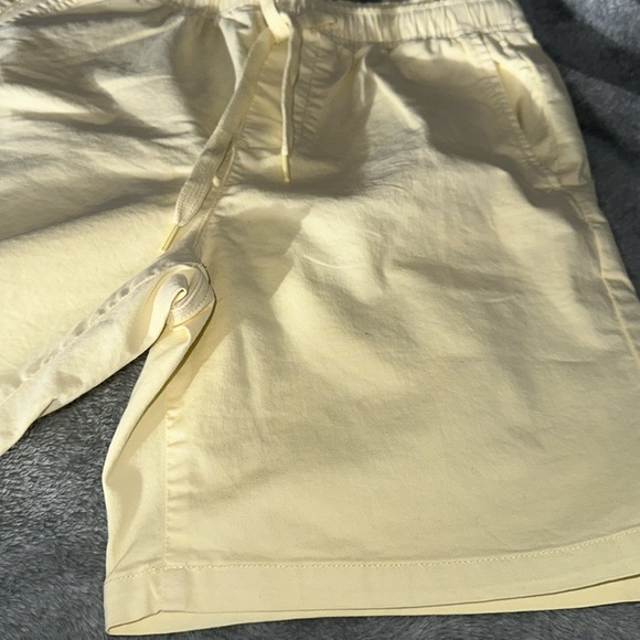 Gap Men’s 7" Easy Shorts With E-Waist, Light Yellow, NWOT - Picture 3 of 13